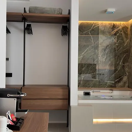 Nocleg ze śniadaniem Omi 4*