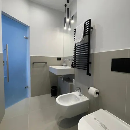 Omi Nocleg ze śniadaniem 4*