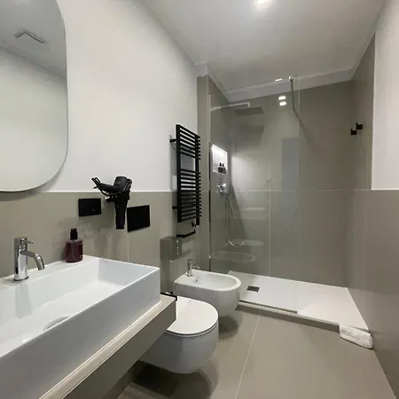 Omi Nocleg ze śniadaniem 4*